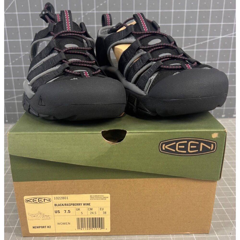 Keen Women's Newport H2 Sandals Size 7.5 Black/Raspberry Wine New